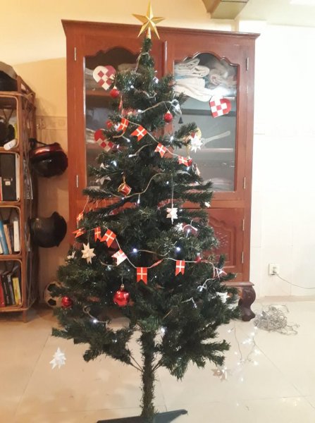 Juletræet i år blev af plastik