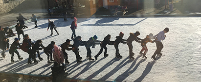Hjemmelavet skøjtebane, som missionærerne har lavet i Khovd i Mongoliet