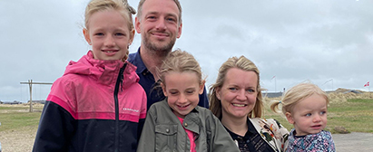 Mia og Johannes Jensen og deres tre børn maj 2021