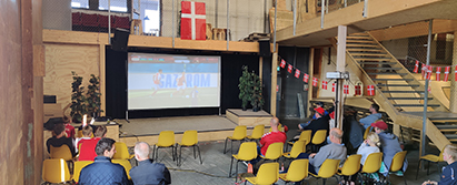 LM'ere viser EM-fodbold på det kristne skatercenter i Nexø