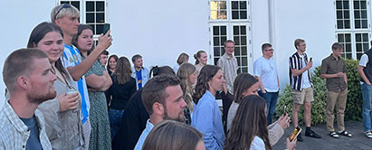 Eleverne på LMH gik op i indsamlingen med liv og sjæl. Både som bidragydere og tilskuere (Foto: Privat). Foto: Engagerede elever