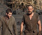 Fra Noa-filmen i 2014: Noa (spillet af Russell Crowe) og hans søn Kam uden for arken.