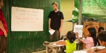 Cambodja-volontører holder engelsk-undervisning i Siem Reap