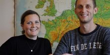 Monica og Simon Kronborg foran kort over Europa
